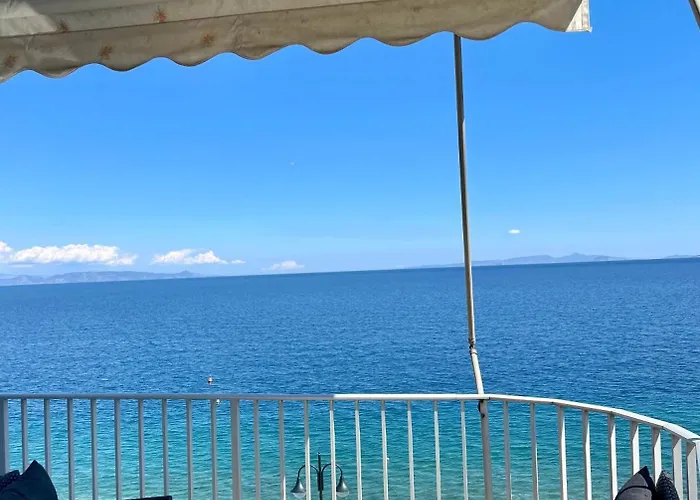 Above The Sea Apartman *