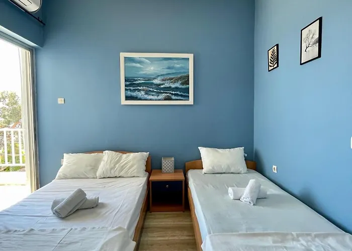 Above The Sea Apartman